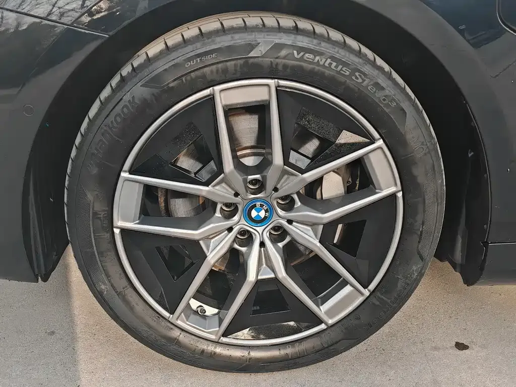 BMW i5 — фото 9