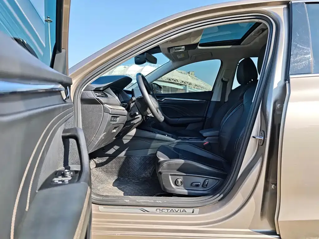 Skoda Octavia — фото 3