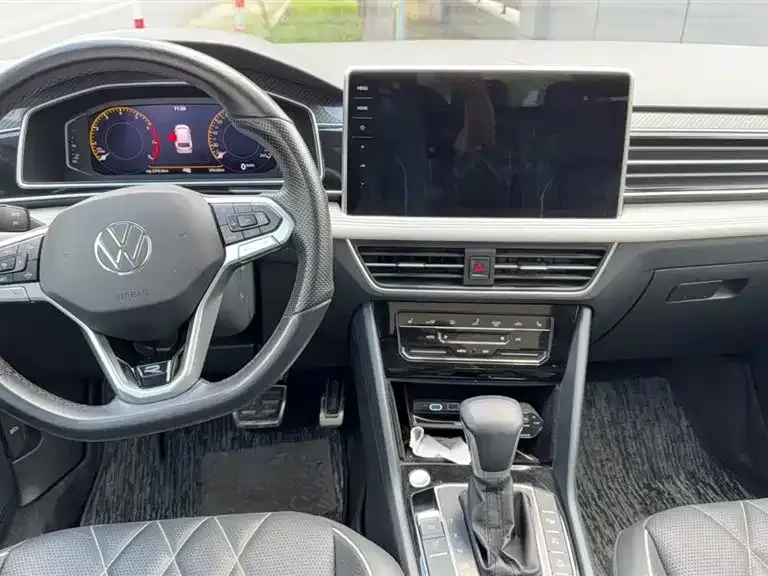 Volkswagen Tiguan L — фото 2