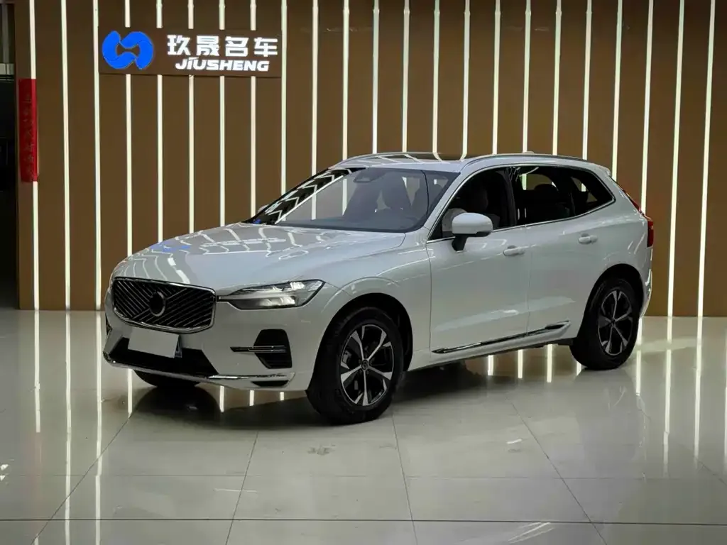 Volvo XC60 — фото 1