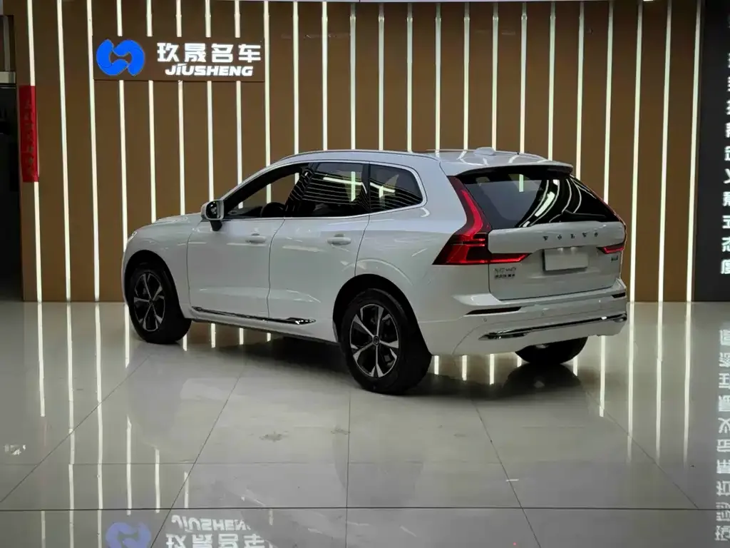 Volvo XC60 — фото 7