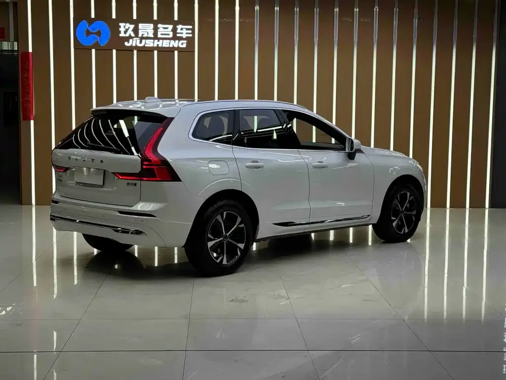 Volvo XC60 — фото 9