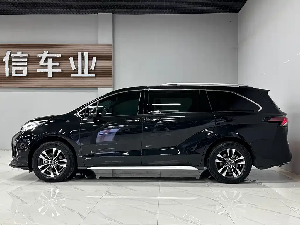 Toyota Granvia — фото 8