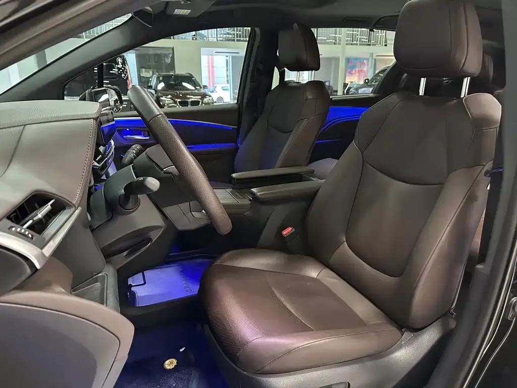 Toyota Granvia — фото 7