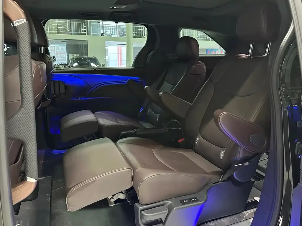 Toyota Granvia — фото 5