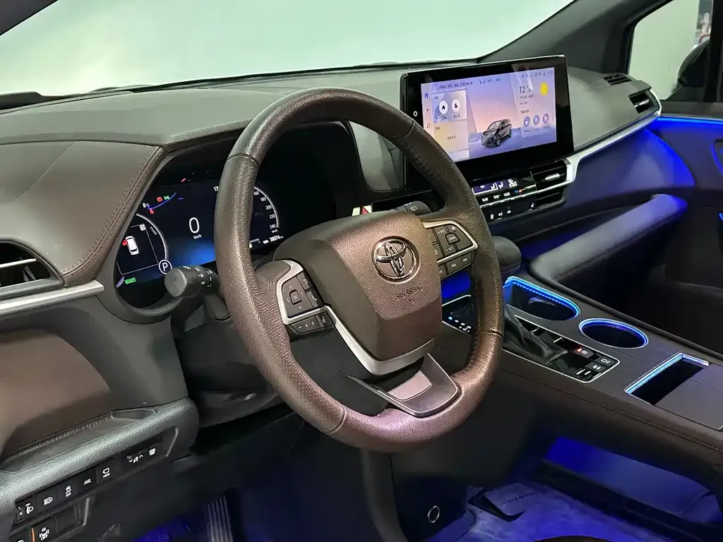 Toyota Granvia — фото 9