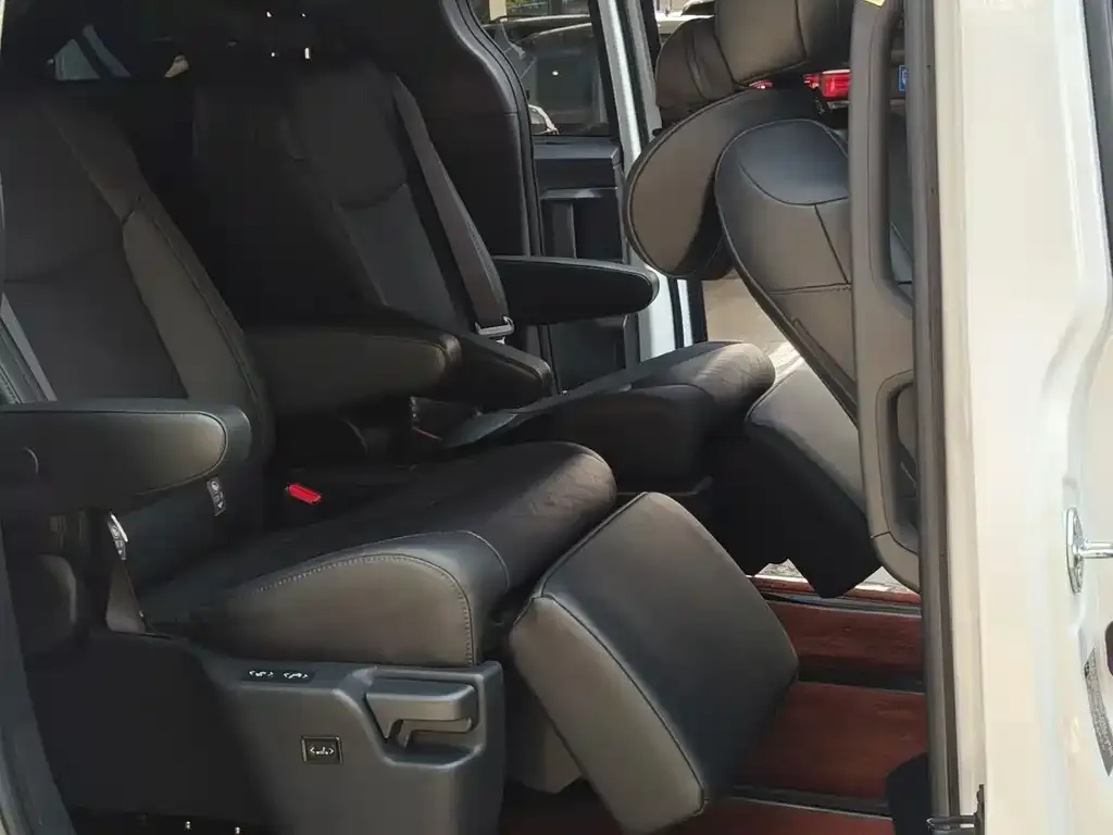 Toyota Sienna — фото 3