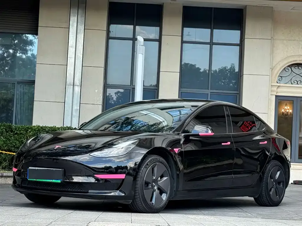 Tesla Model 3 — фото 1