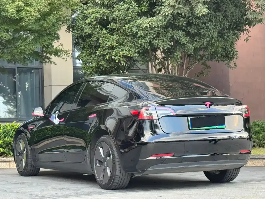 Tesla Model 3 — фото 8