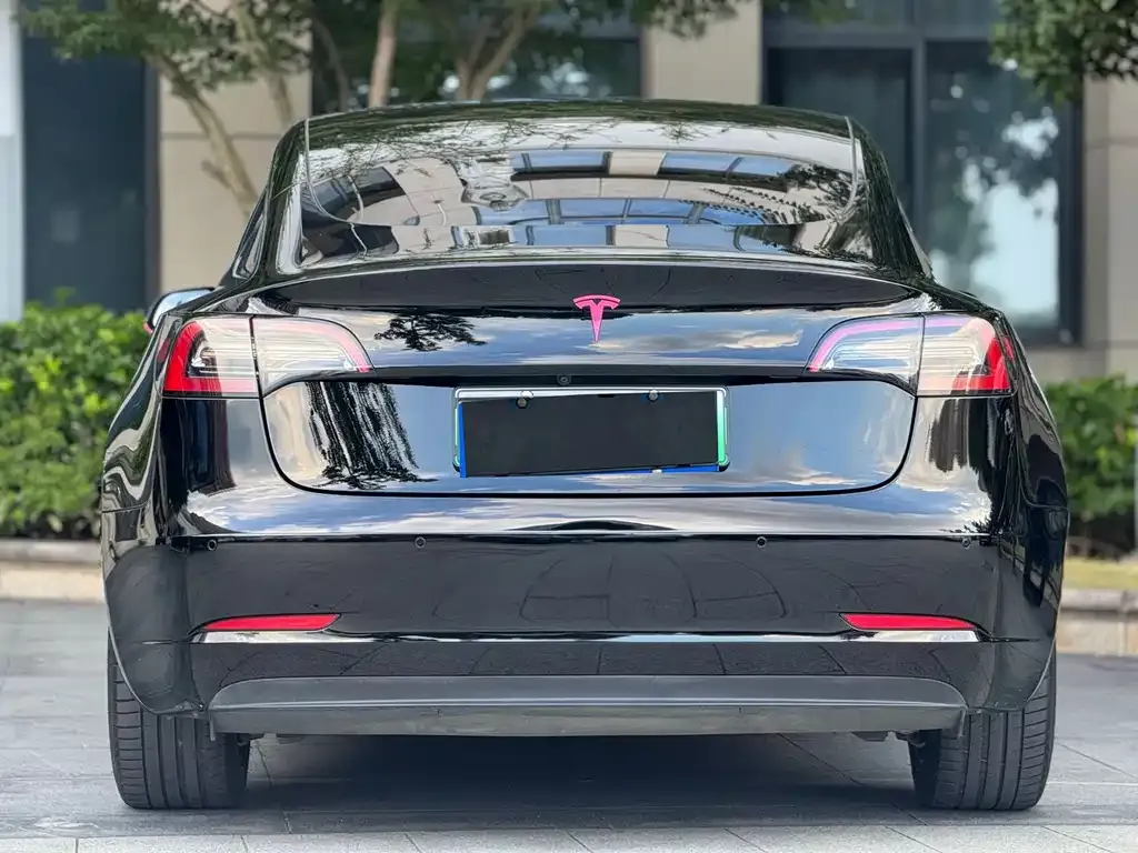 Tesla Model 3 — фото 9
