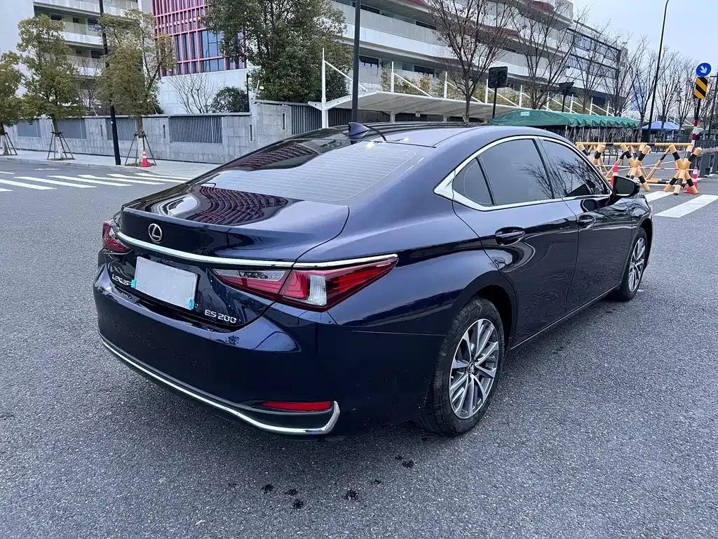 Lexus ES — фото 10