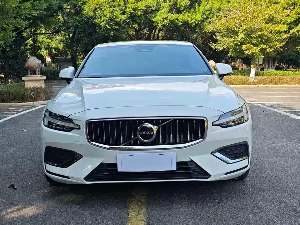 Volvo S60 — фото 10