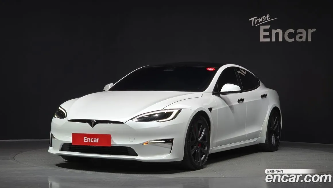 Tesla Model S — фото 1