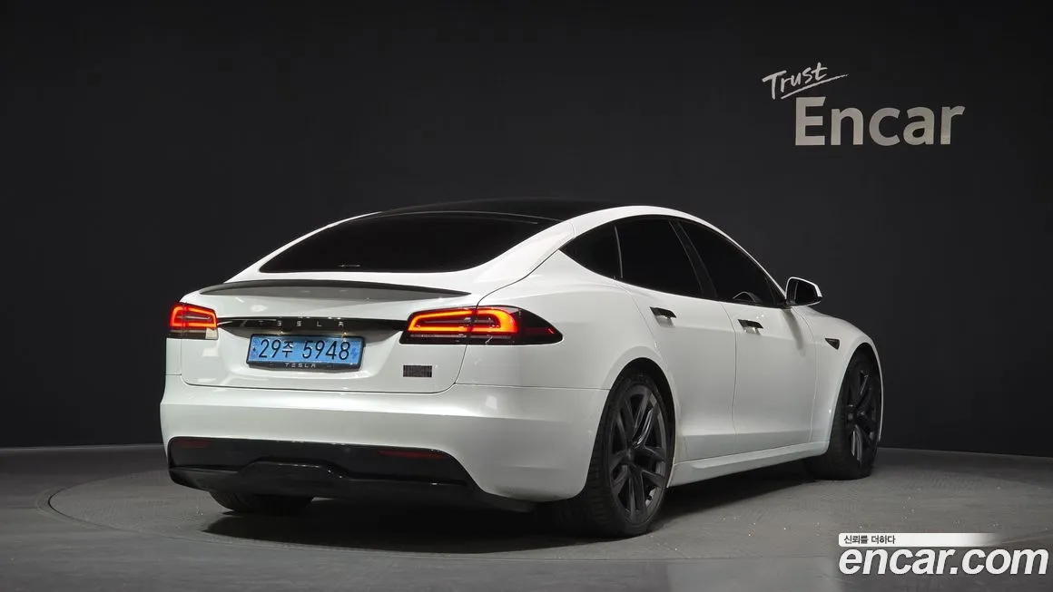 Tesla Model S — фото 10