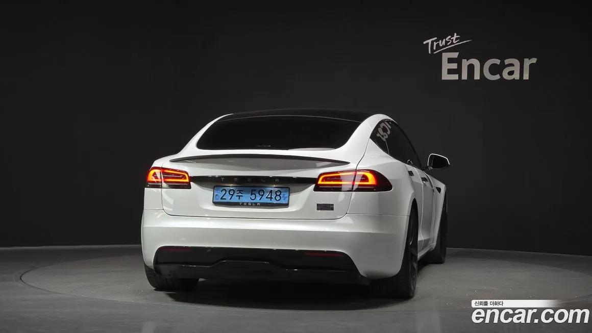 Tesla Model S — фото 5