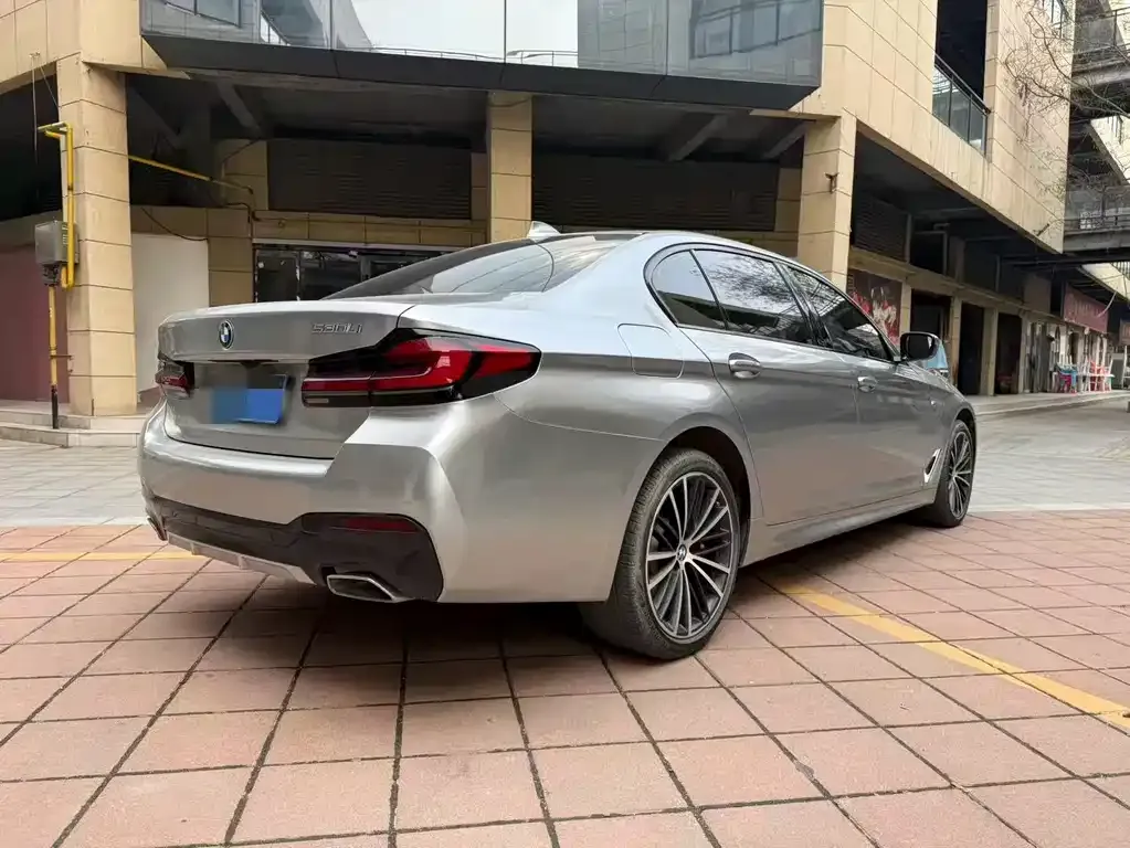 BMW 5 Series — фото 10