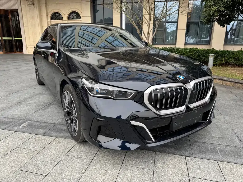 BMW 5 Series — фото 4