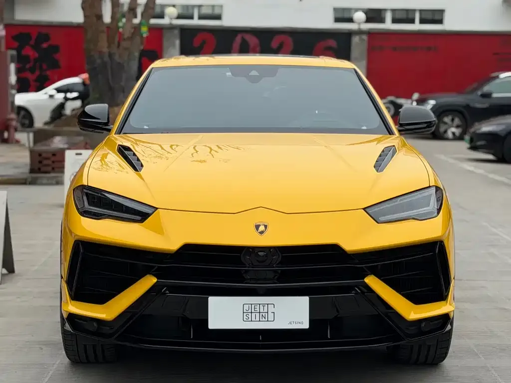 Lamborghini Urus — фото 1