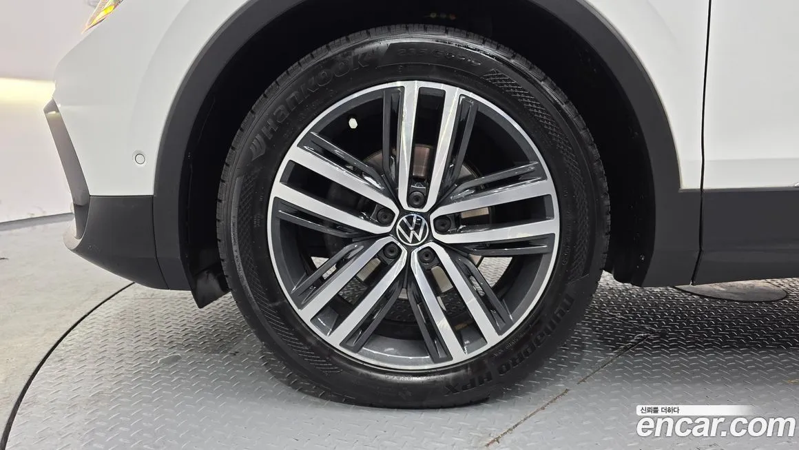 Volkswagen Tiguan — фото 8