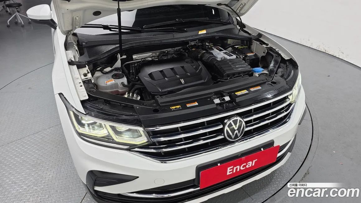 Volkswagen Tiguan — фото 10
