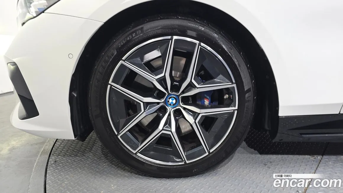 BMW i5 — фото 8