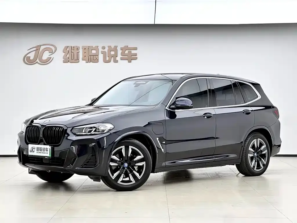 BMW iX3 — фото 1