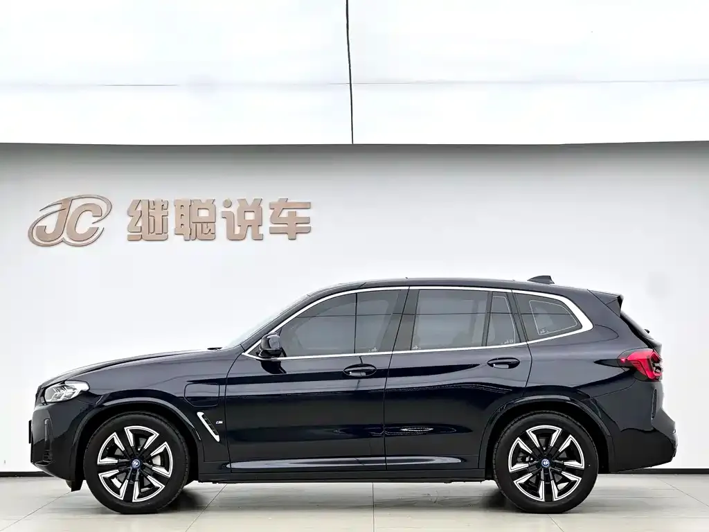 BMW iX3 — фото 5
