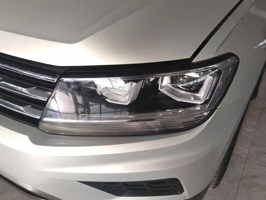 Volkswagen Tiguan L — фото 9