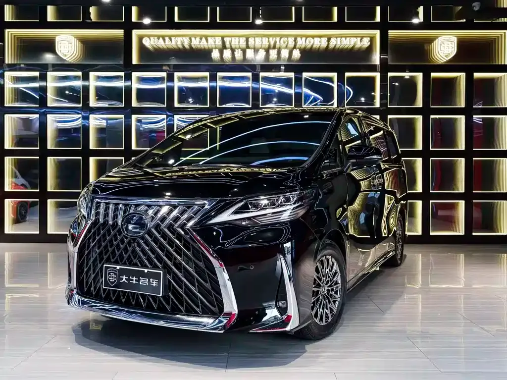 Lexus LM — фото 1
