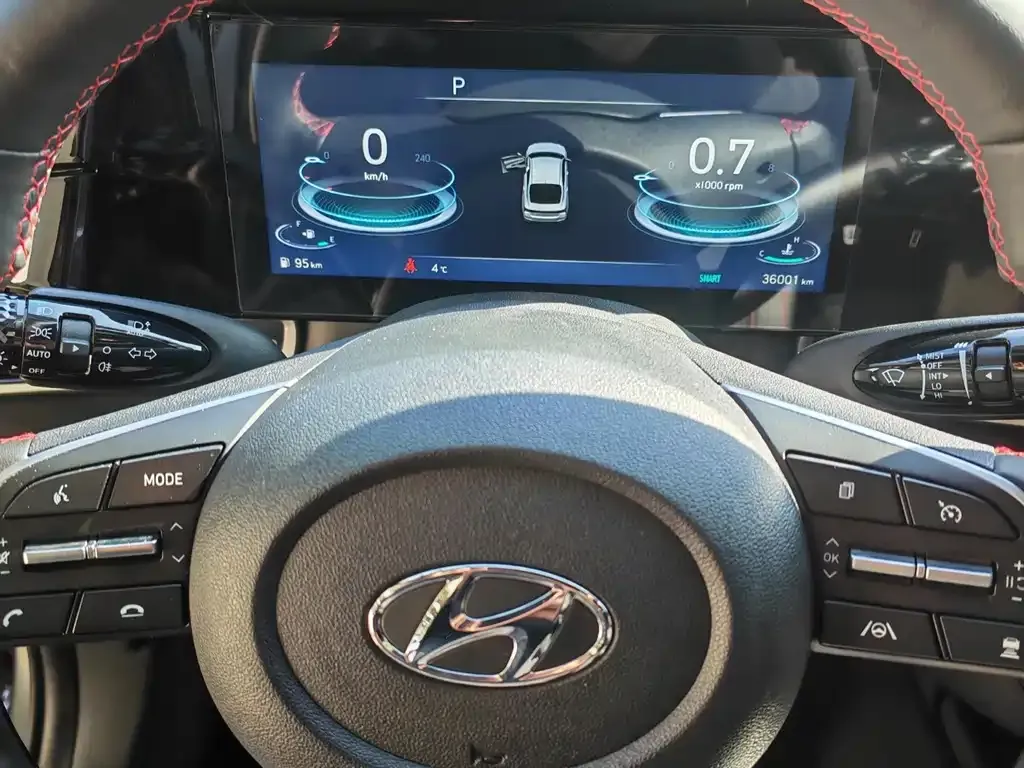 Hyundai Elantra — фото 8