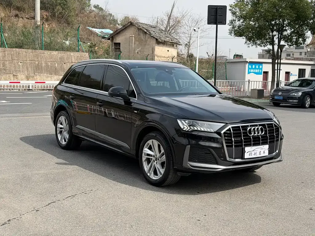 Audi Q7 — фото 9