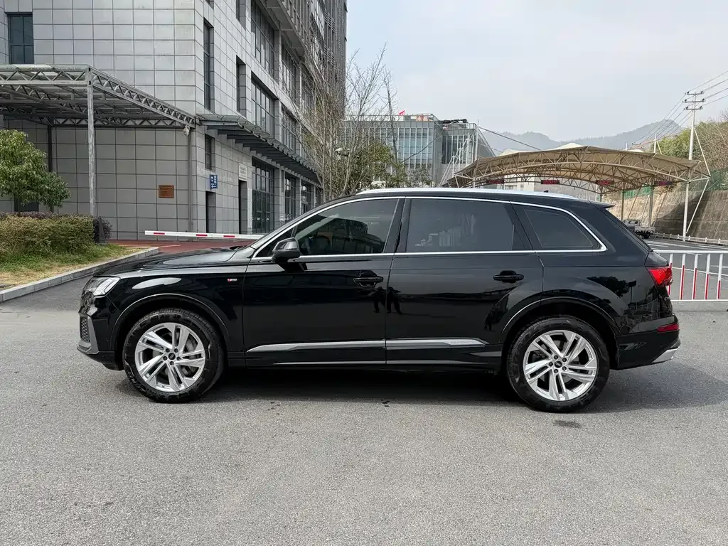 Audi Q7 — фото 4