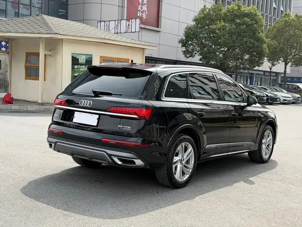 Audi Q7 — фото 7