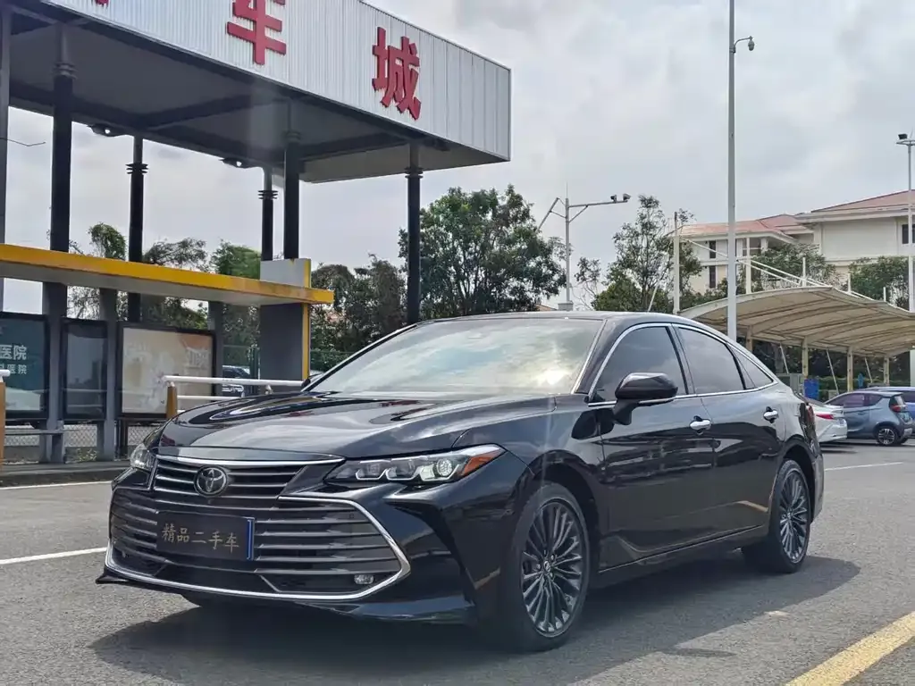 Toyota Avalon — фото 1