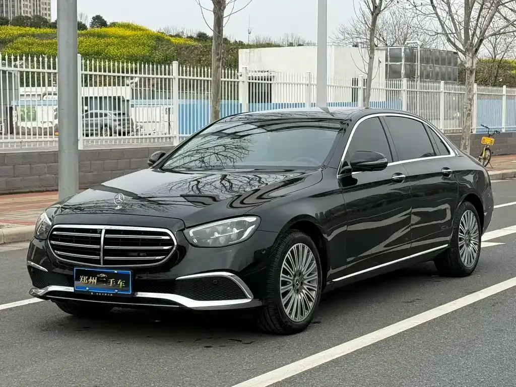 Mercedes-Benz E-Class — фото 1