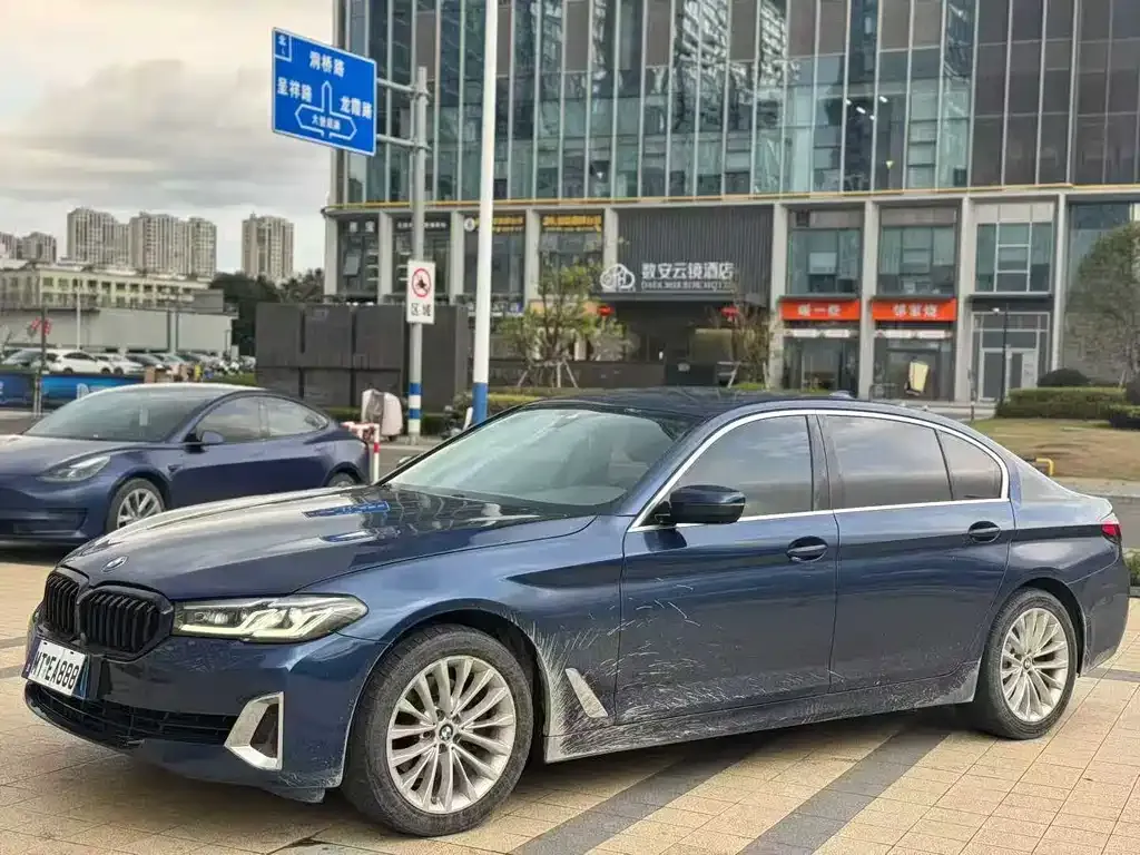 BMW 5 Series — фото 1