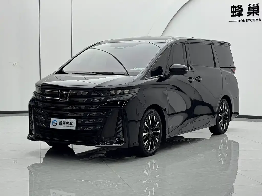 Toyota Vellfire — фото 1