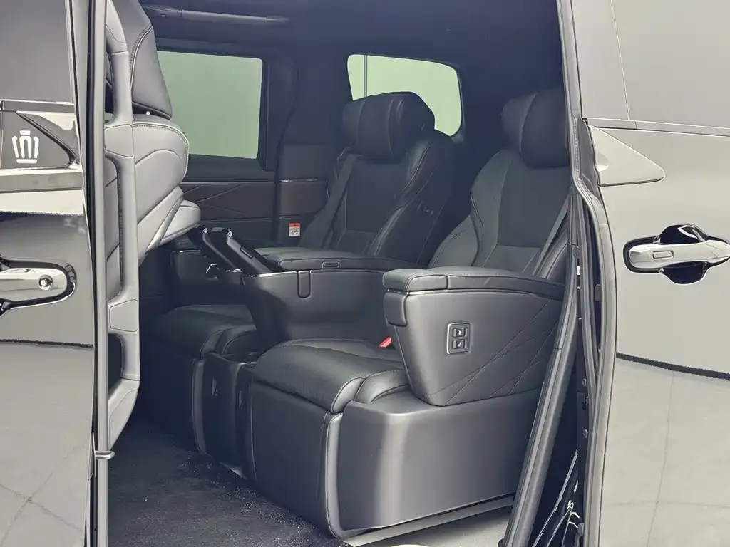 Toyota Vellfire — фото 7