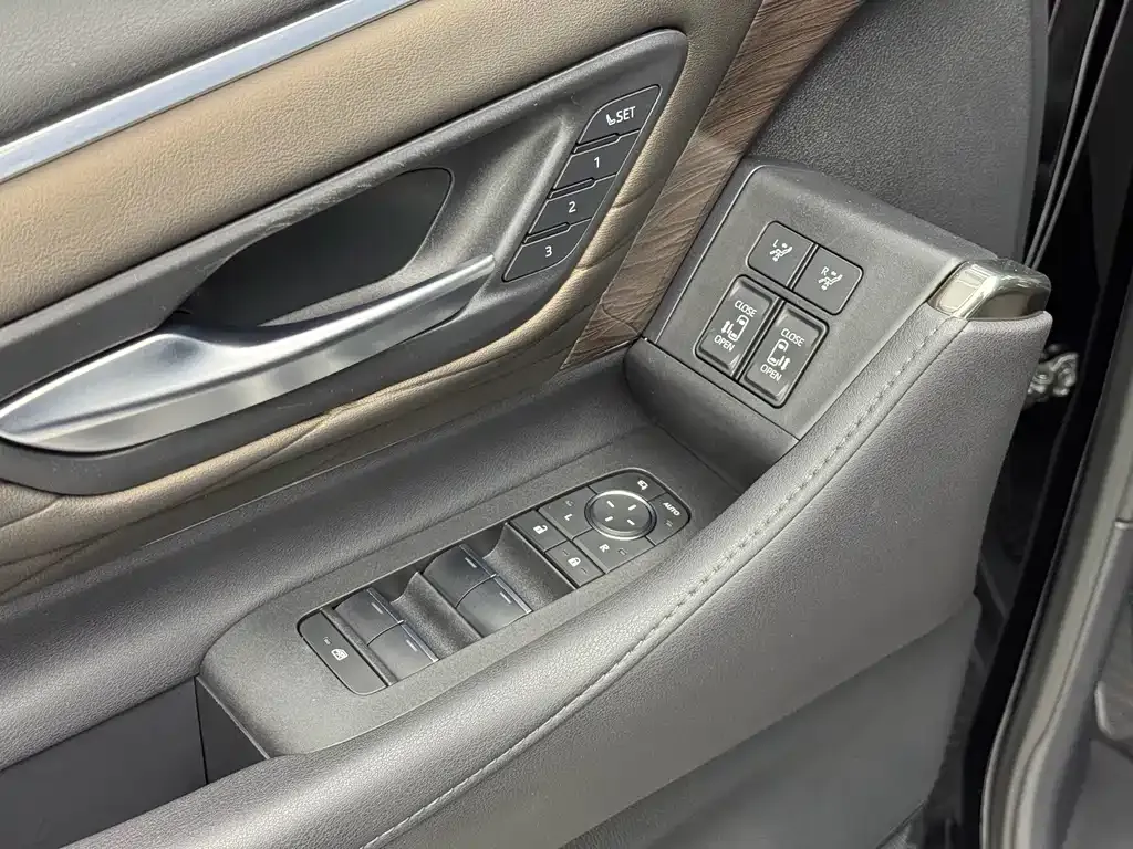 Toyota Vellfire — фото 6