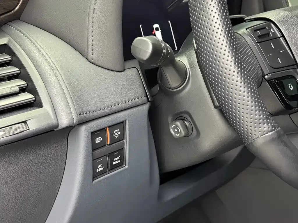 Toyota Vellfire — фото 8