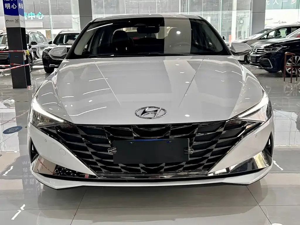 Hyundai Elantra — фото 2