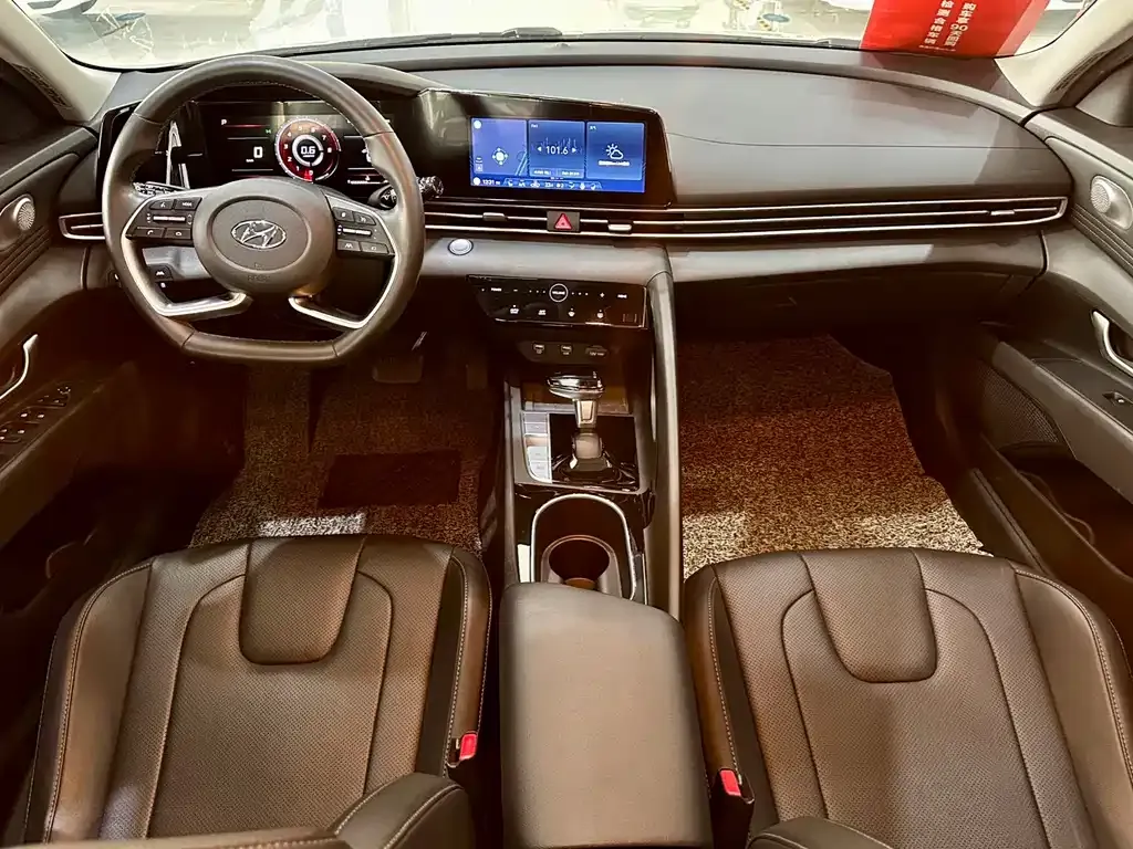 Hyundai Elantra — фото 10