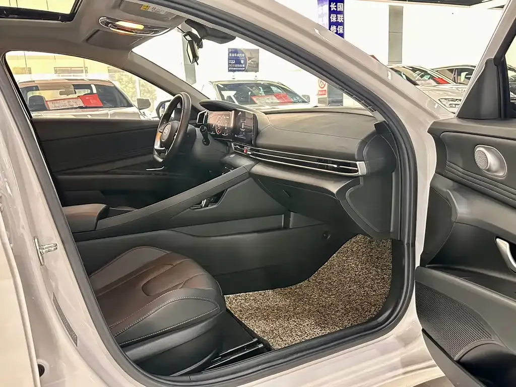 Hyundai Elantra — фото 8
