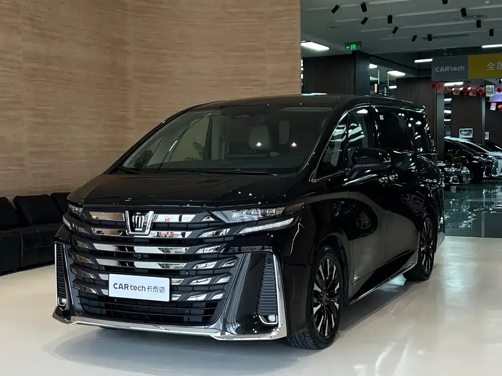 Toyota Vellfire — фото 1