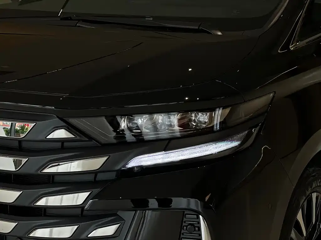 Toyota Vellfire — фото 9