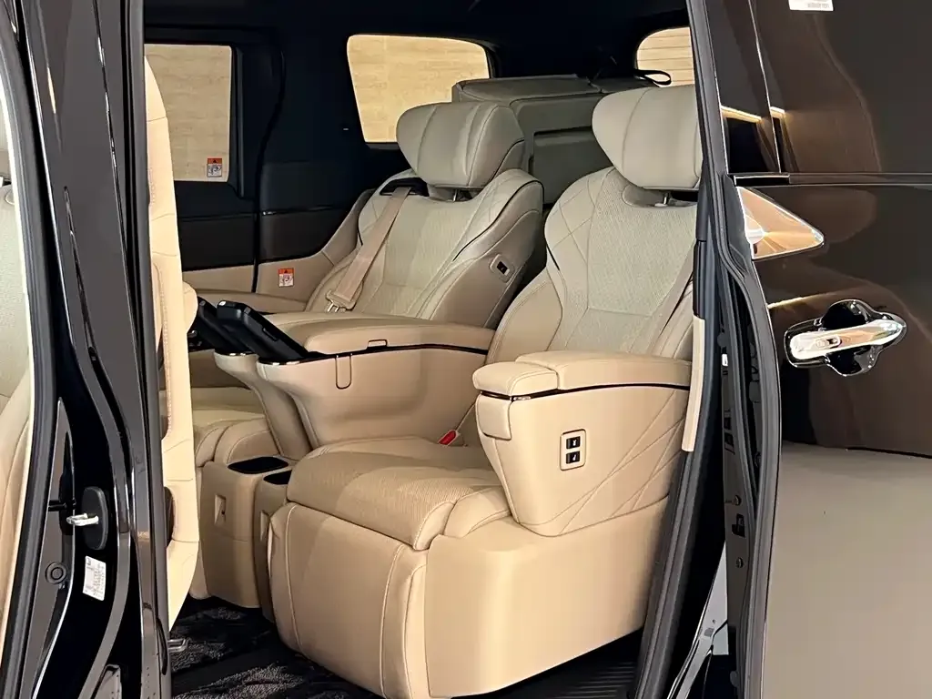 Toyota Vellfire — фото 8