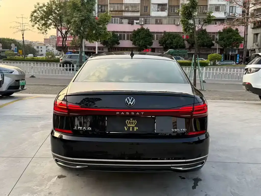 Volkswagen Passat — фото 8