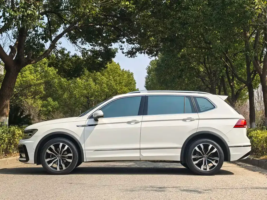 Volkswagen Tiguan L — фото 5