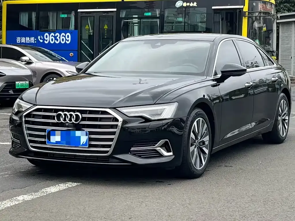 Audi A6L — фото 1