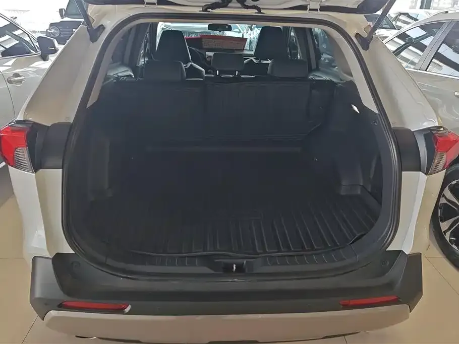 Toyota RAV4 — фото 3